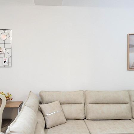 One-Bedroom Gem By The Square ติรานา ภายนอก รูปภาพ