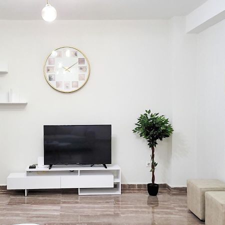 One-Bedroom Gem By The Square ติรานา ภายนอก รูปภาพ