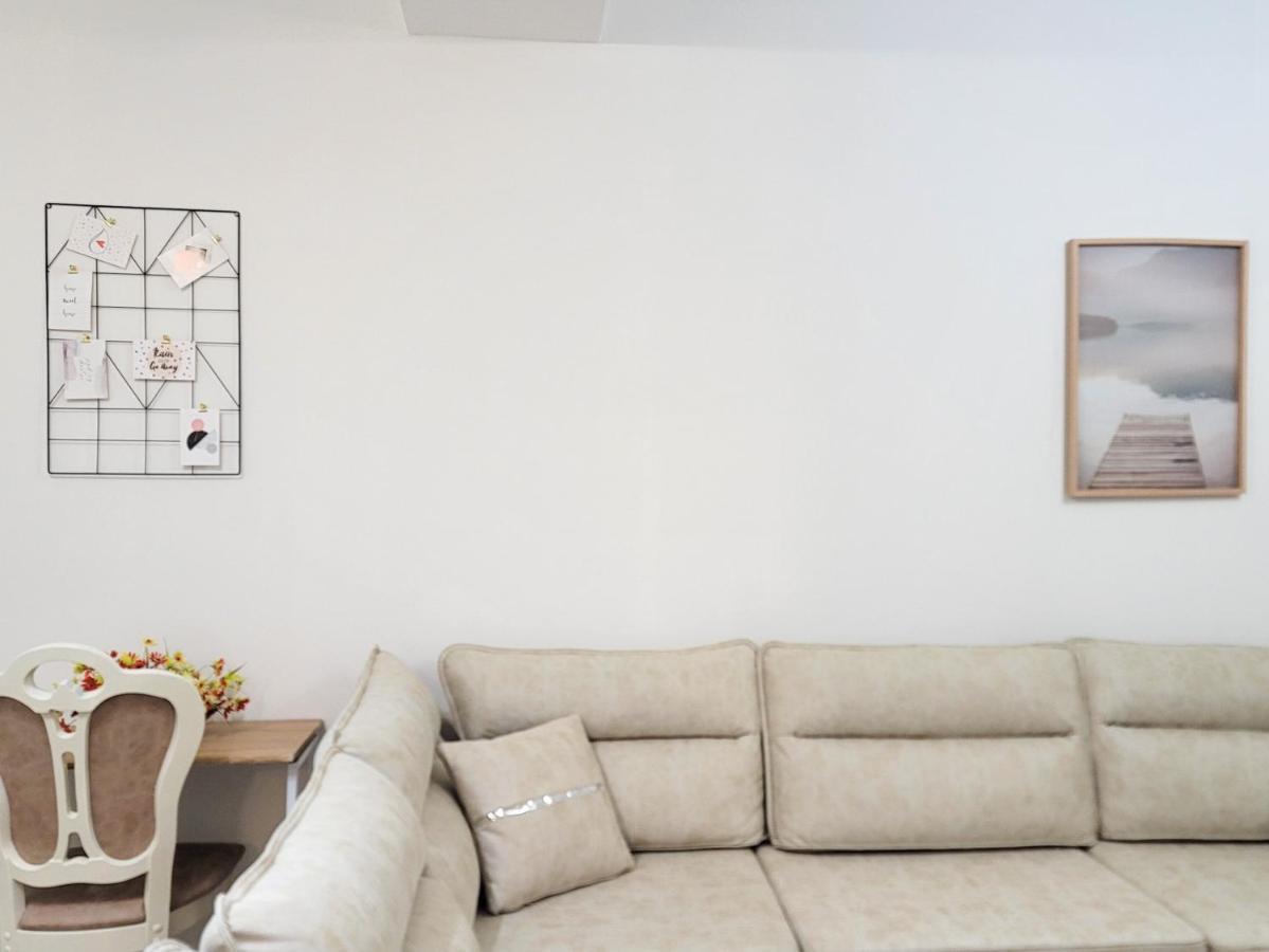 One-Bedroom Gem By The Square ติรานา ภายนอก รูปภาพ