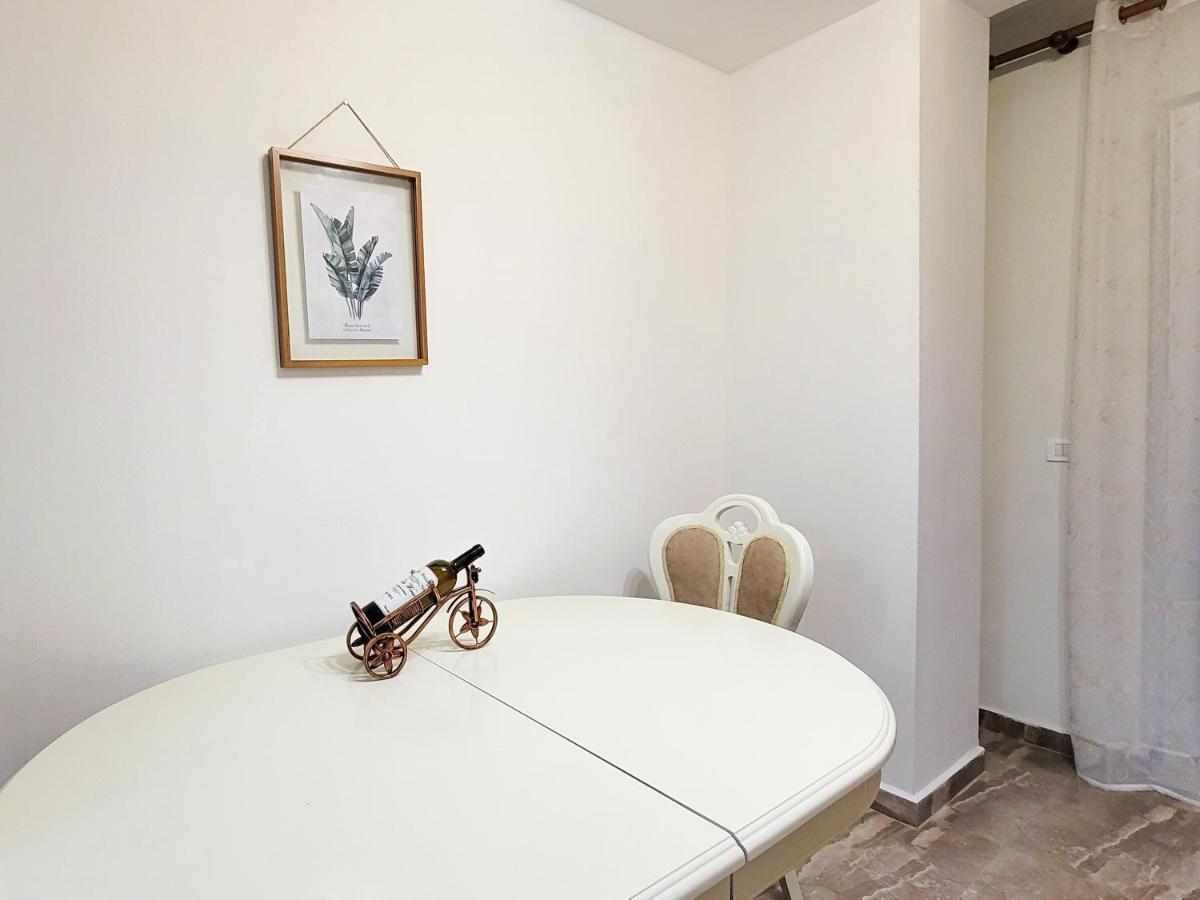 One-Bedroom Gem By The Square ติรานา ภายนอก รูปภาพ
