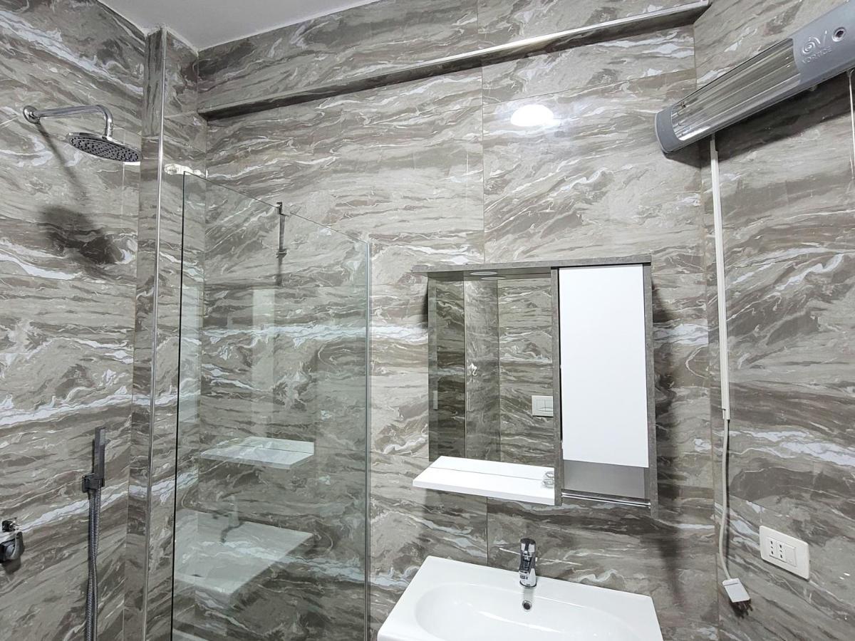 One-Bedroom Gem By The Square ติรานา ภายนอก รูปภาพ