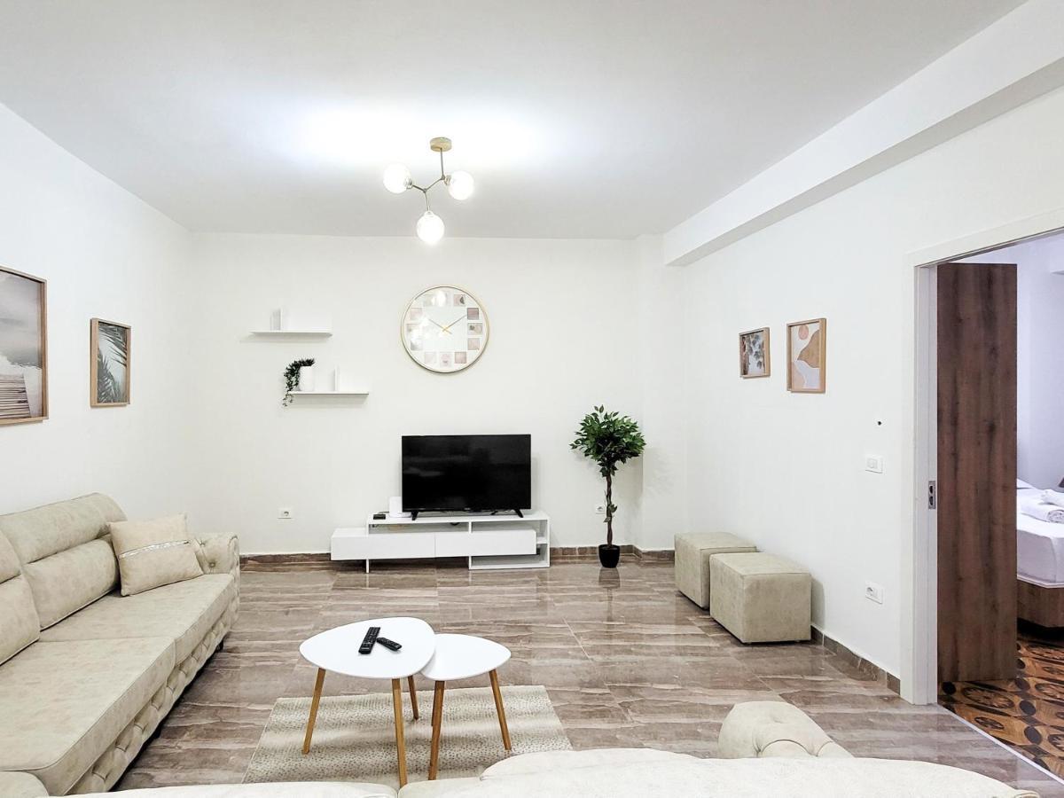One-Bedroom Gem By The Square ติรานา ภายนอก รูปภาพ