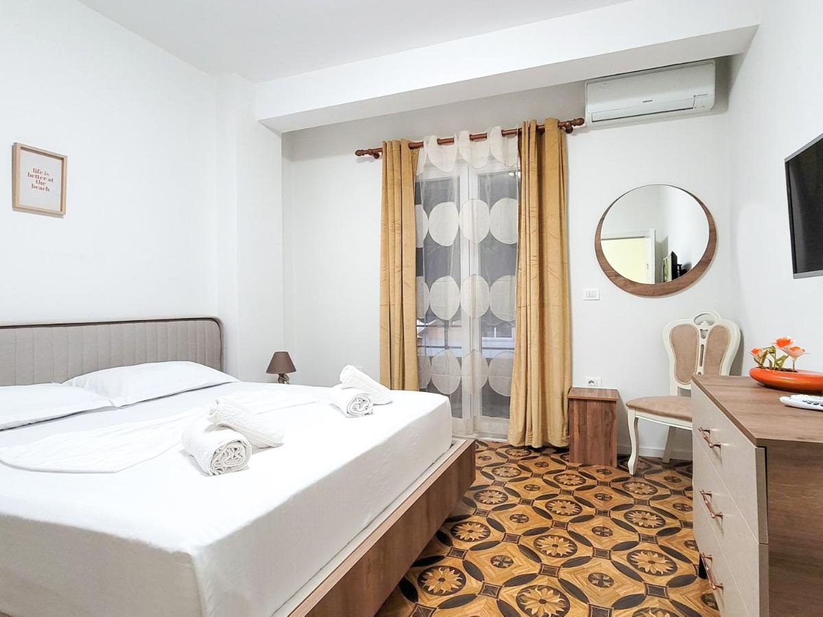 One-Bedroom Gem By The Square ติรานา ภายนอก รูปภาพ