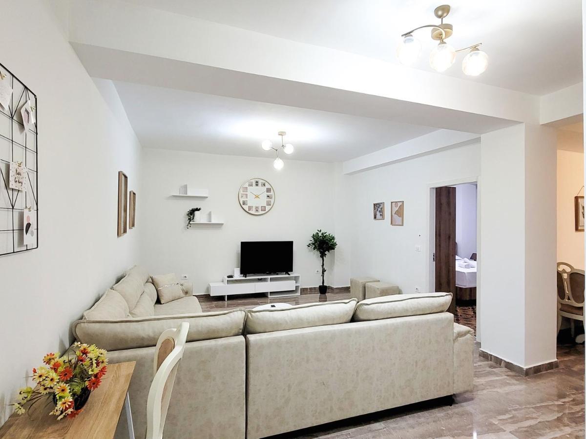 One-Bedroom Gem By The Square ติรานา ภายนอก รูปภาพ