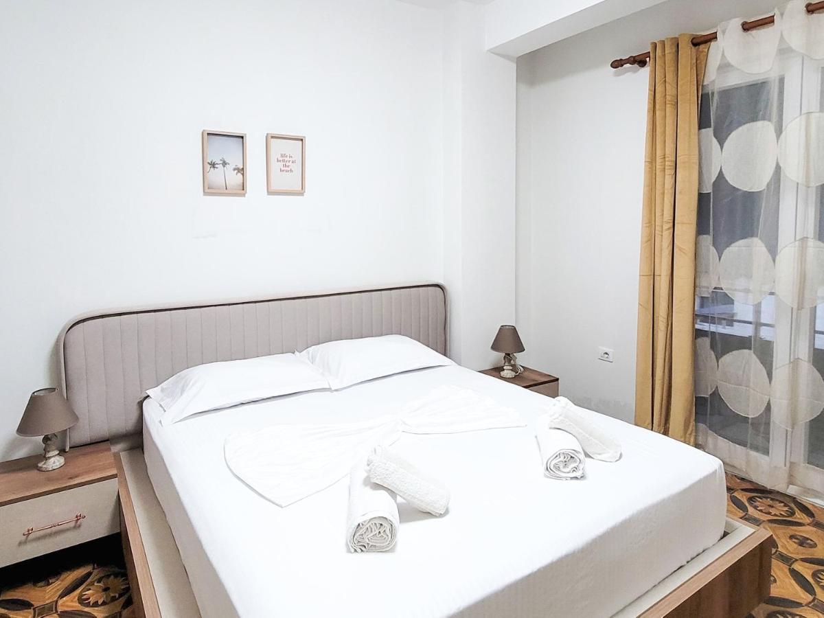 One-Bedroom Gem By The Square ติรานา ภายนอก รูปภาพ
