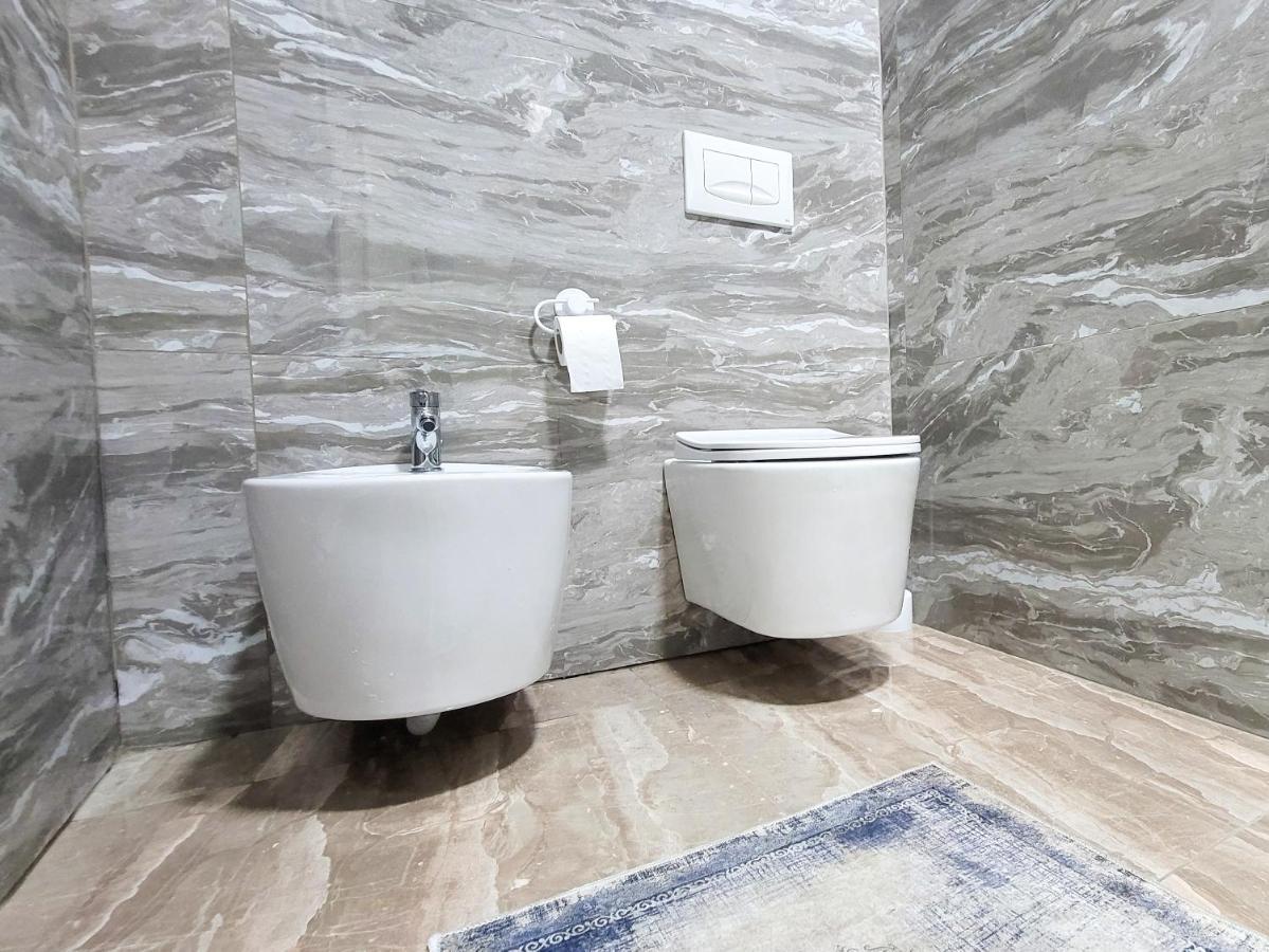 One-Bedroom Gem By The Square ติรานา ภายนอก รูปภาพ
